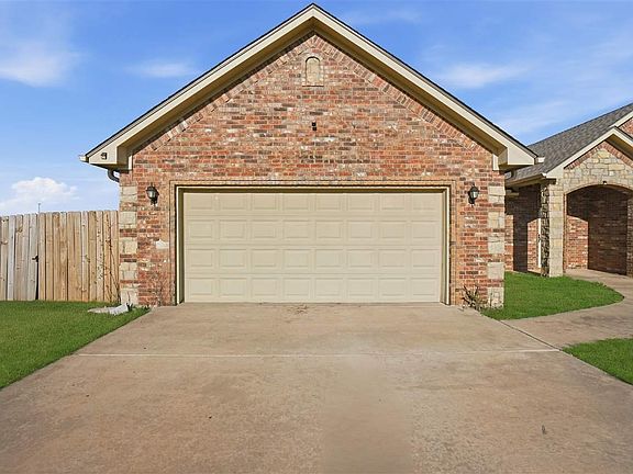 3rd image of 6 Cheyenne Ln