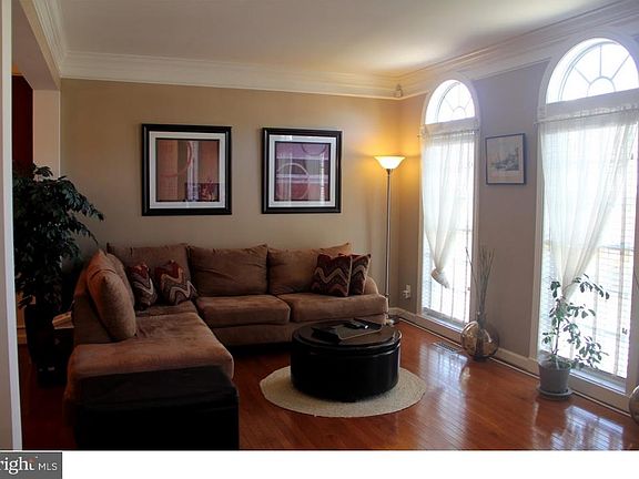 2nd image of 2306 Lennon Ln