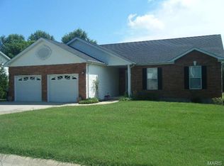 3 Abbey Ridge Dr, Washington, MO 63090