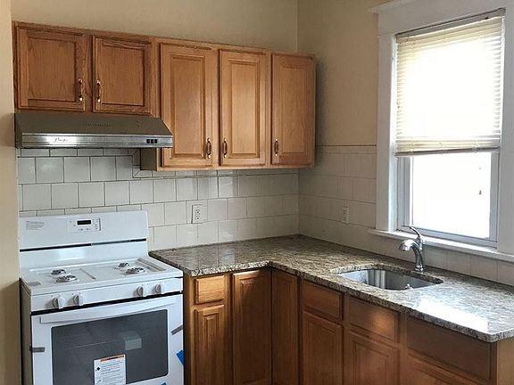 3rd image of 328 Delaware Ave