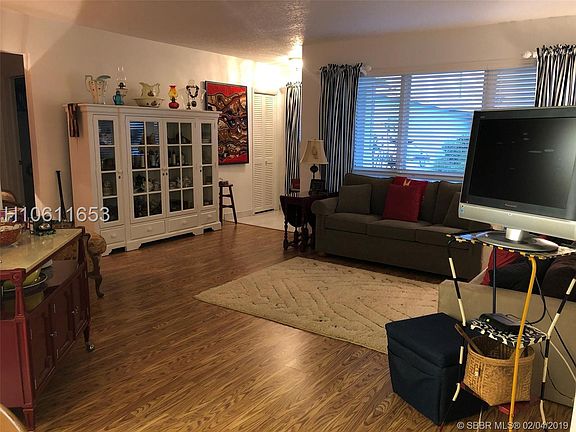 3rd image of 2420 Park Ln #102
