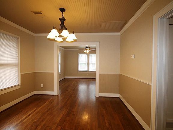 3rd image of 2626 Richmond Ave