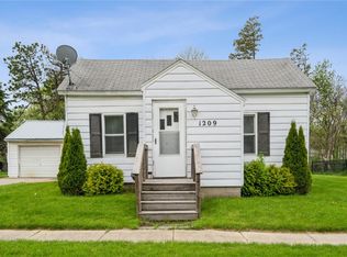1209 Franklin St, Center Point, IA 52213