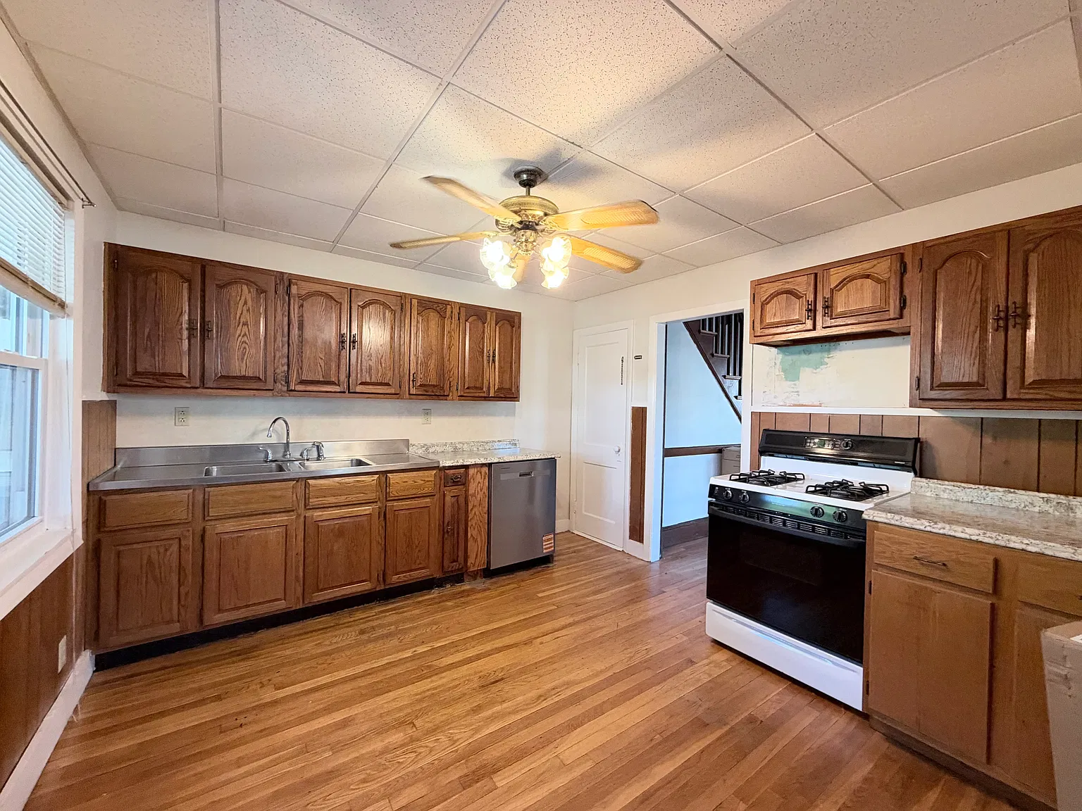 3 bed, 1412 sqft, $3,100 — Photo 3
