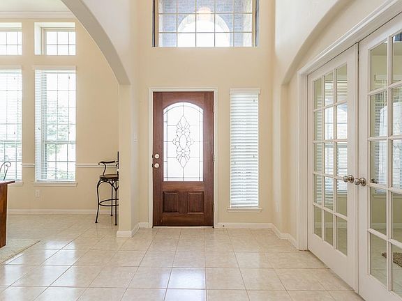 3rd image of 5015 Blackwater Ln