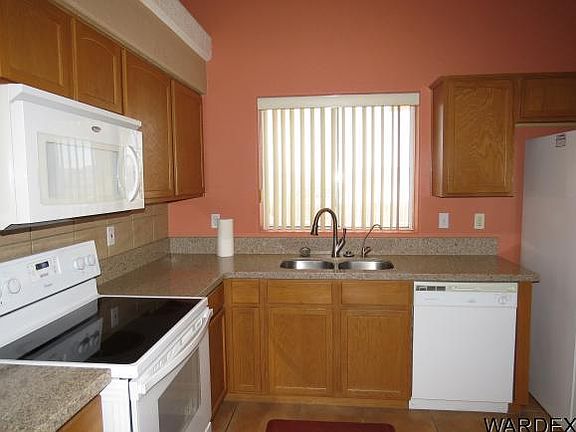 4th image of 2811 Amberwood Dr