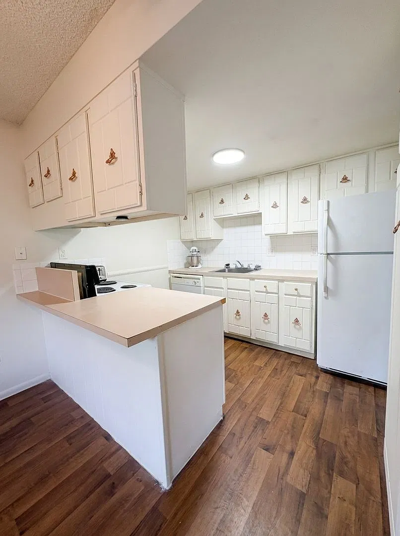 Carr — Photo 2