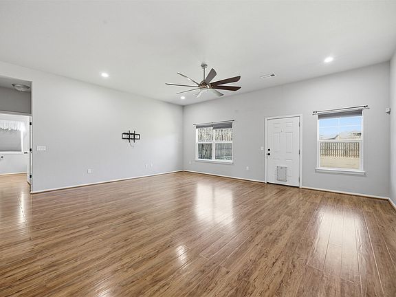 3rd image of 5447 Roadrunner Dr