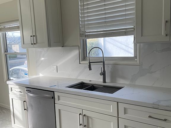 5th image of 163 E Hillsdale Blvd