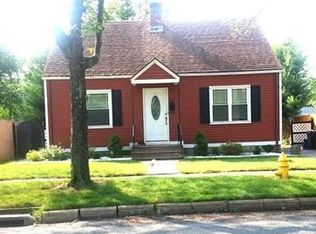 29 Royal St, Agawam, MA 01001