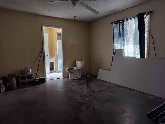 4th image of 2303 Gaines St