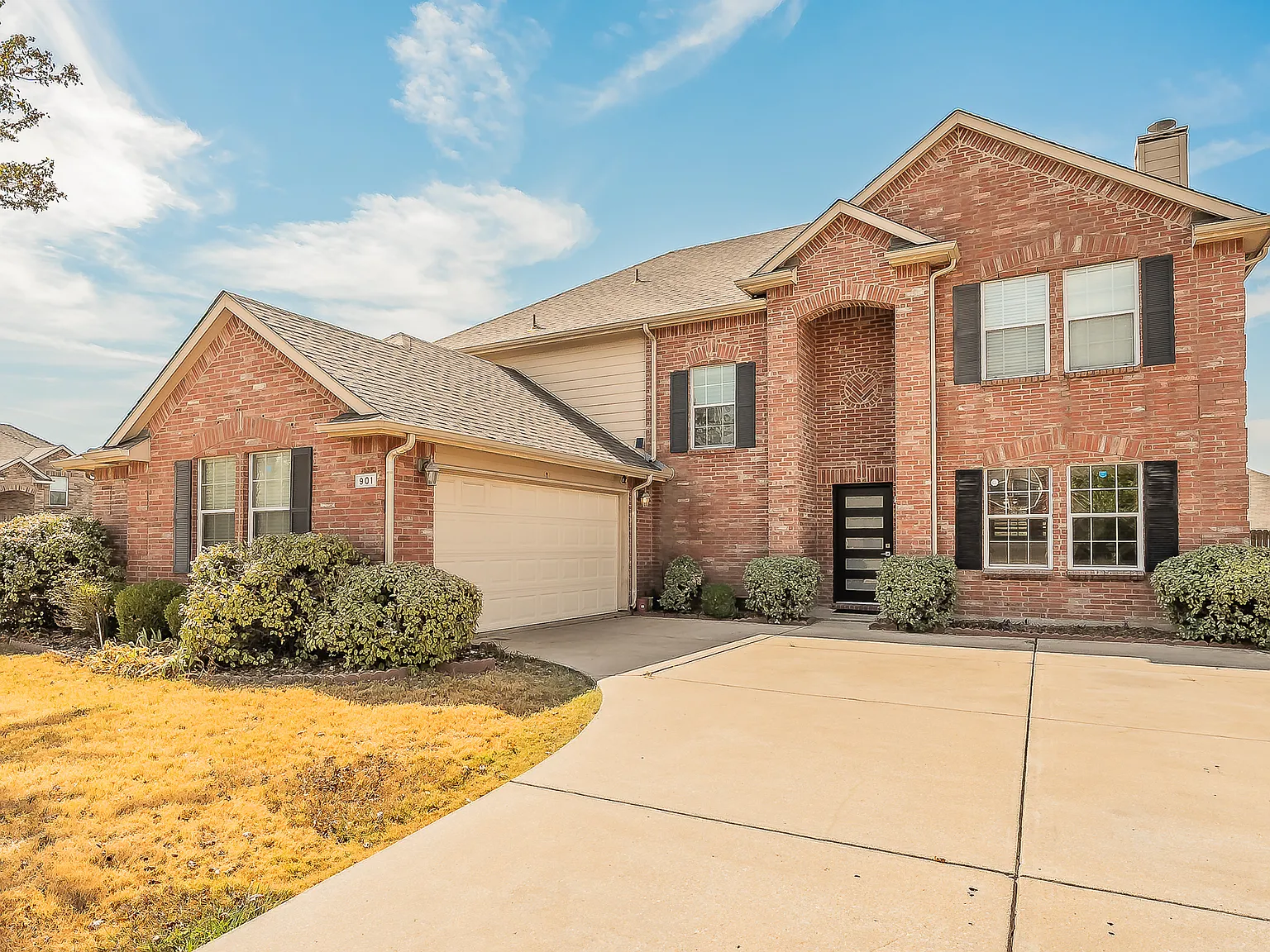 5 bed, 2.5 bath, 2972 sqft, $2,560 — Photo 2