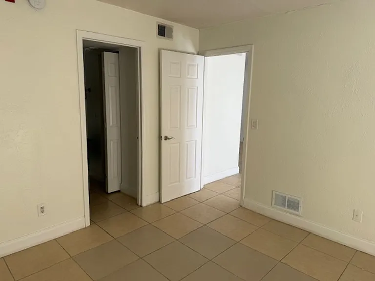 900 S Peninsula Dr #113 — Photo 2