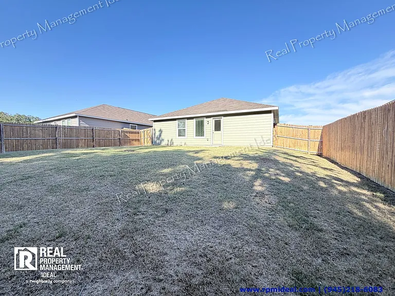 1717 Round House Ln — Photo 25