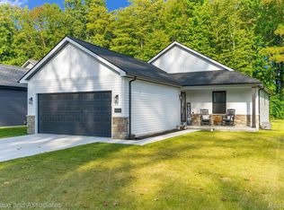 9289 Oakdale St, Clay, MI 48001