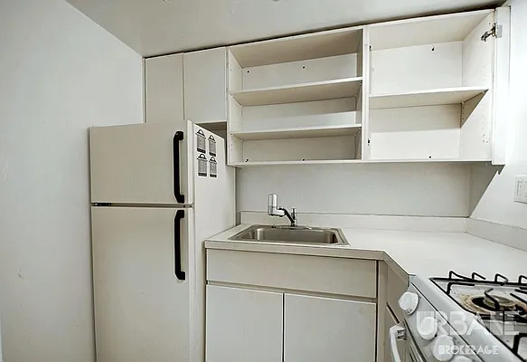 Rented by Urbane Brokerage | media 8