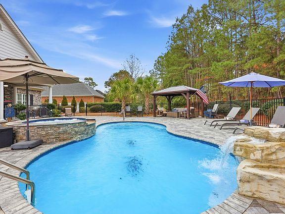 3rd image of 74 Cascade Dr.