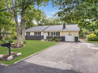 26 Williams Avenue, Holtsville, NY 11742