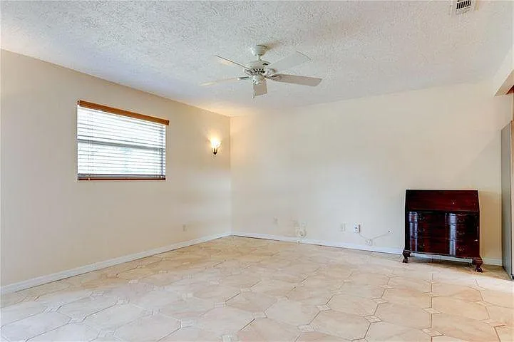 944 Louisiana Ave — Photo 6