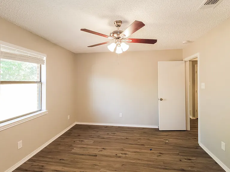 2800 Terry Ct — Photo 9