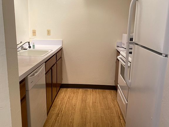 3rd image of 1685 Bayridge Way APT 205