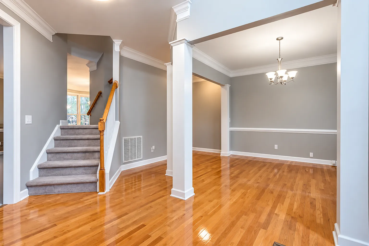 4 bed, 2.5 bath, 2827 sqft, $3,200 — Photo 4