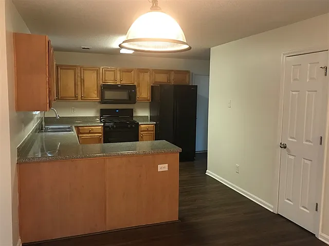 7118 Cavender Dr SW — Photo 3