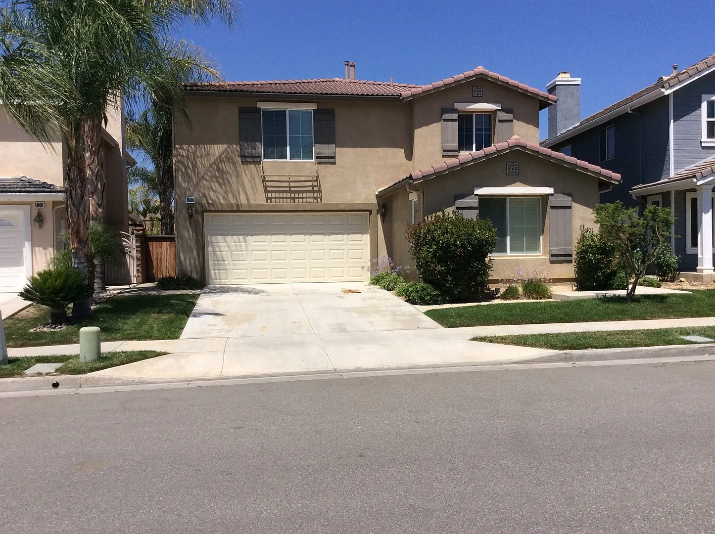 3 Bedroom 2 Bathroom Home in Corona — Photo 2