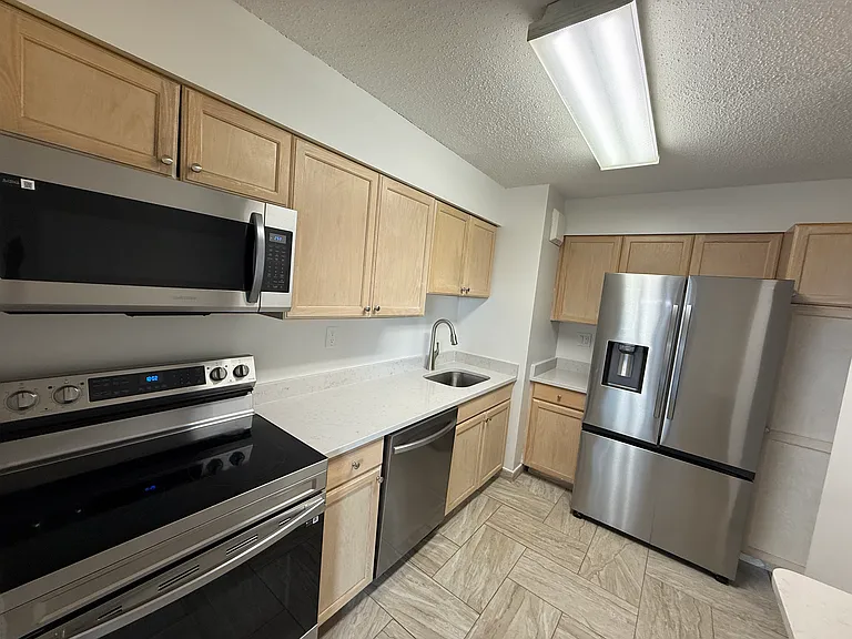 Excelsior II Apartments — Photo 6