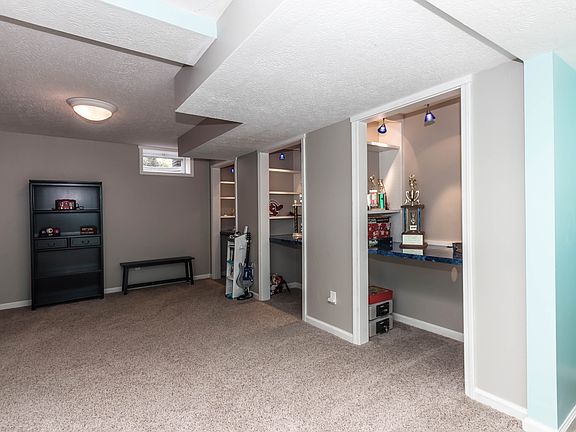 3rd image of 350 Woodard Pl