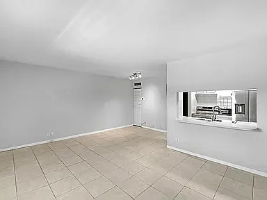 1 bed, 587 sqft, $1,750 — Photo 2
