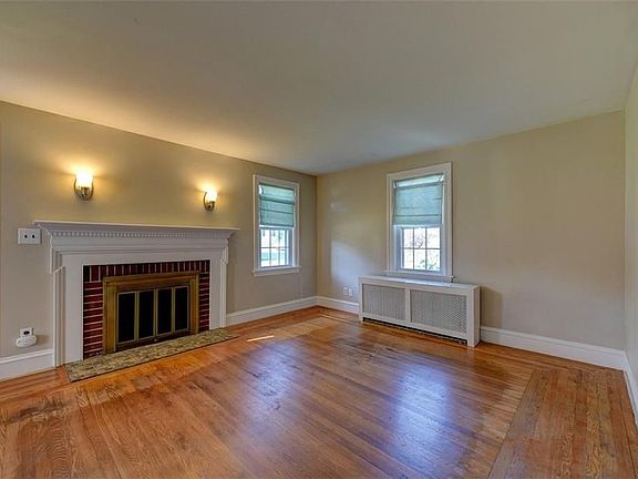 4th image of 390 Samuel Gorton Ave