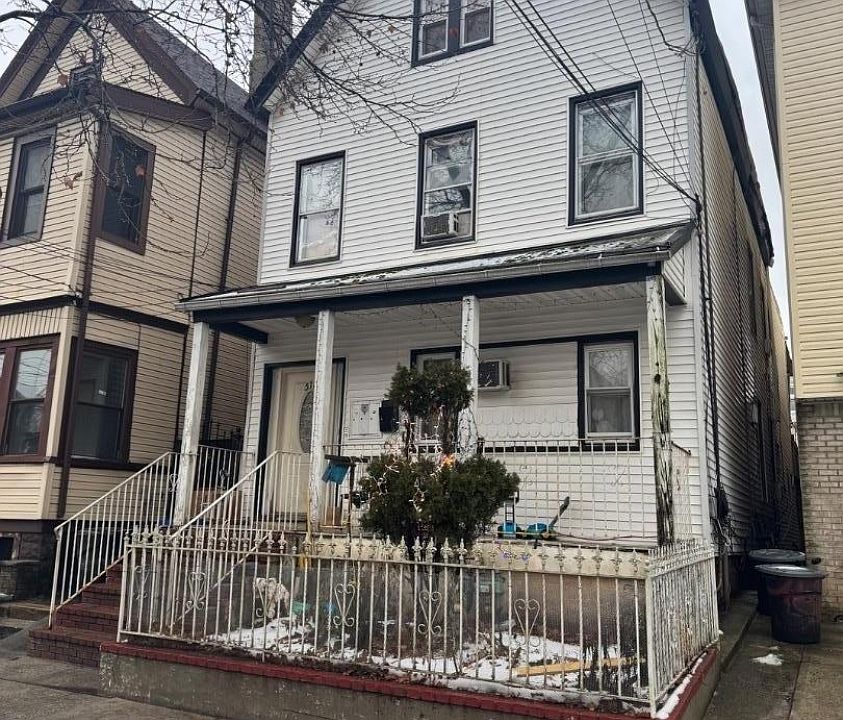 2nd image of 514 Marshall St