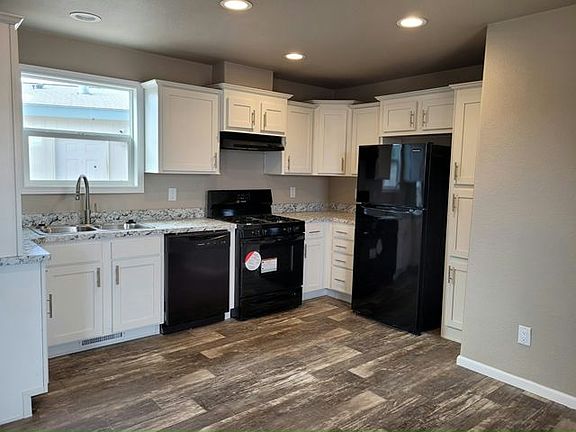 2nd image of 825 N Lamb Blvd #109