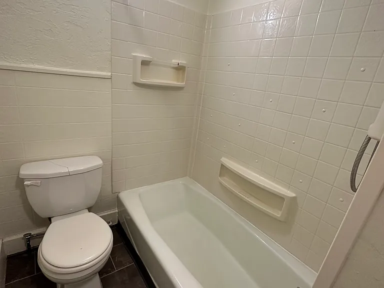 6 Walcott St #1R — Photo 9