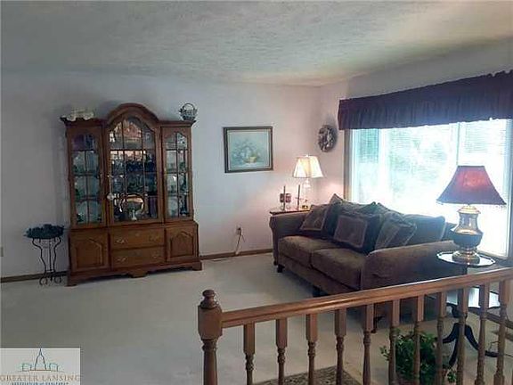 4th image of 3482 Parkwood Dr