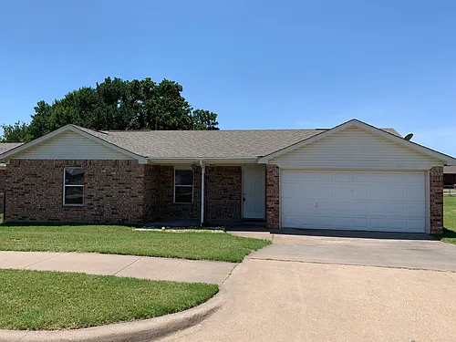 215 Dean Ct Photo 1