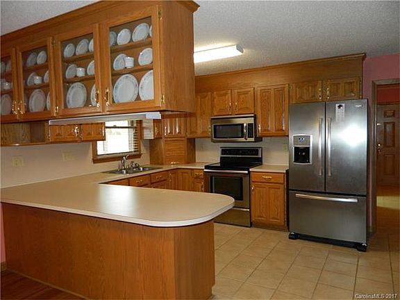 5th image of 130 Larkin Ln