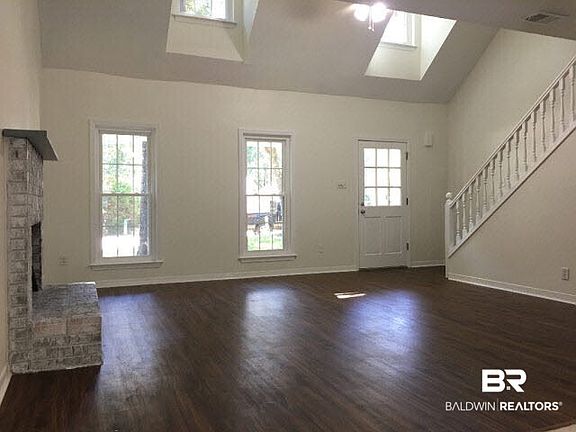 4th image of 203 Greenbriar Cir N