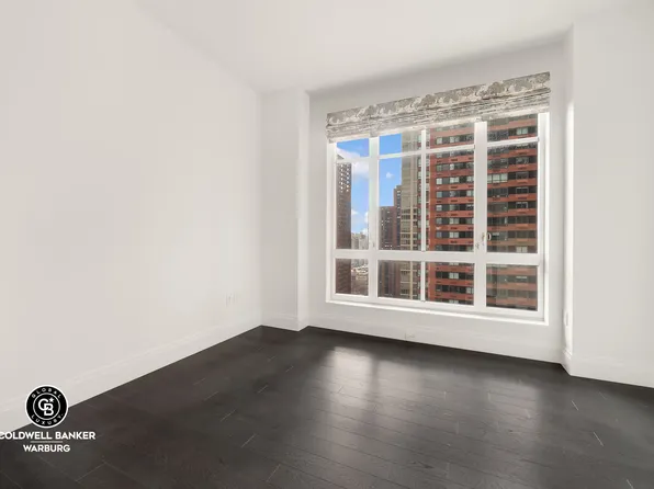 200 East 95th Street image 11 of 23