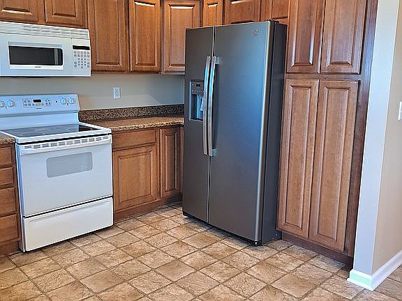 Kitchen pantry, 2 yr refrig 