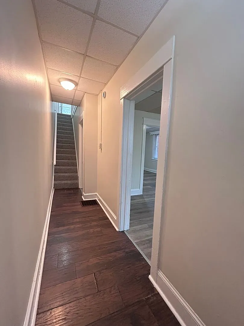 3 bedroom, 1 bath, 2 story half double house — Photo 2