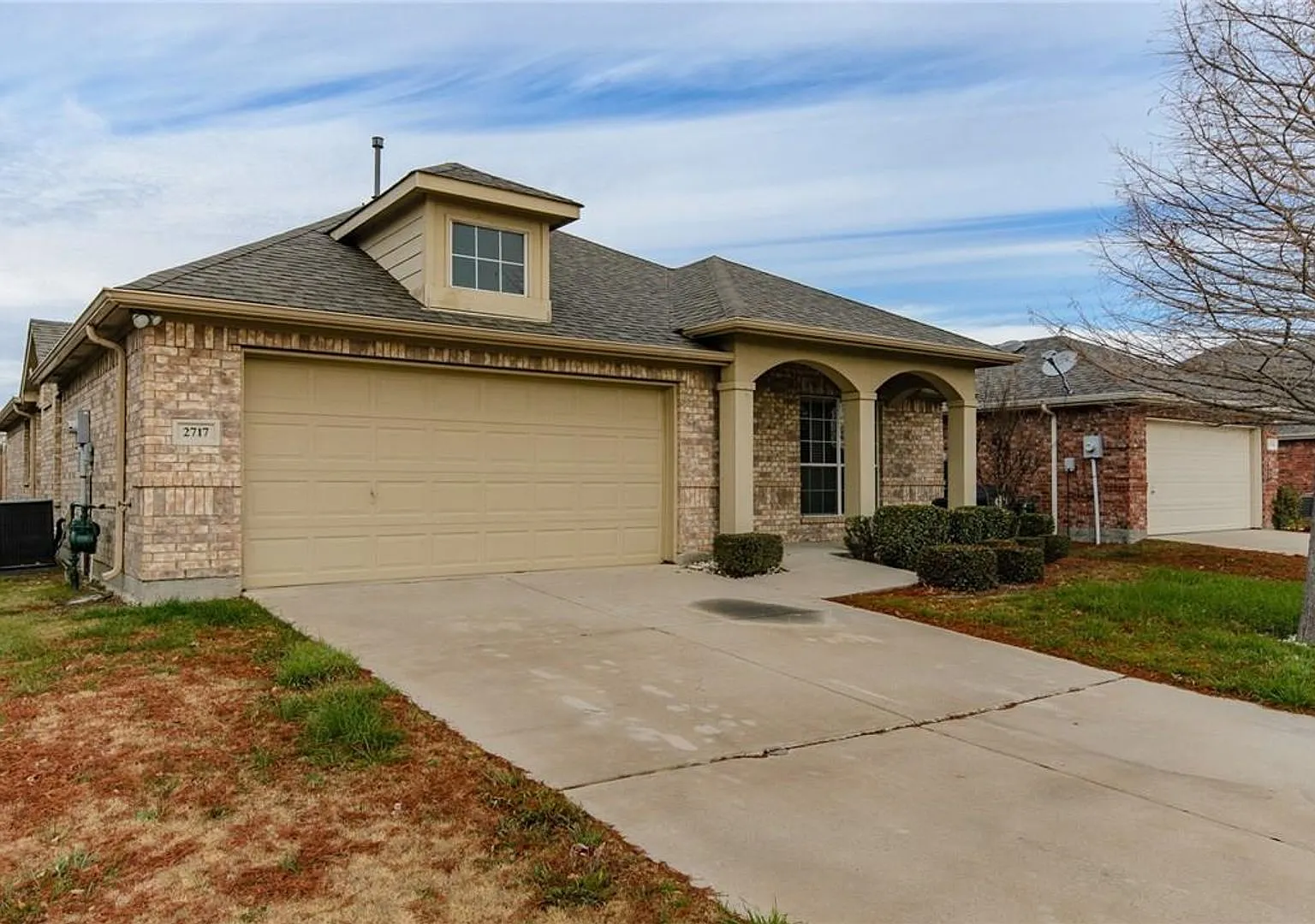 Modern 4-Bedroom Home with Community Amenities — Photo 1