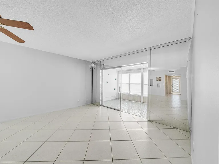 1035 Country Club Dr #407 — Photo 17