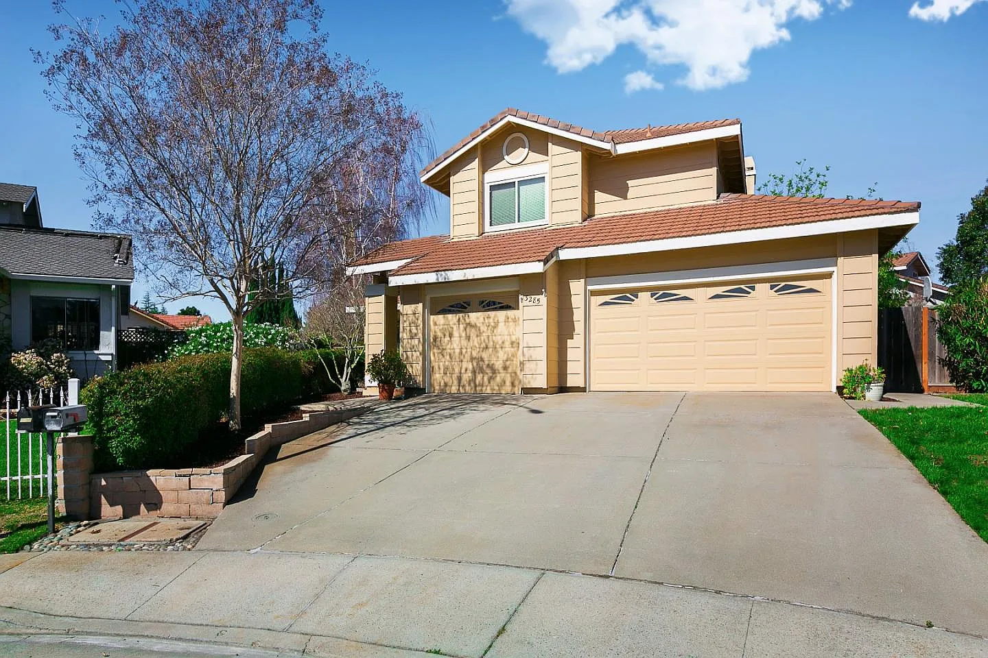 3285 Ravenswood Way photo 1