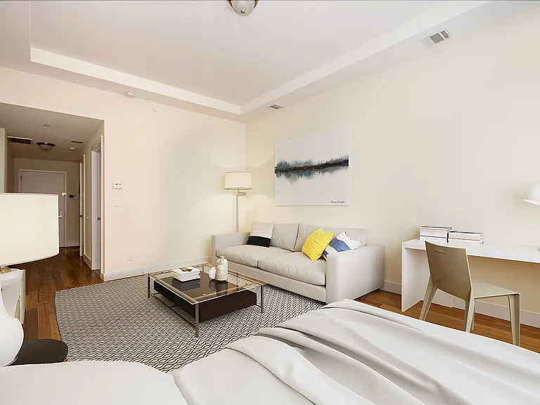 1024 Gates Ave #1H — Photo 3