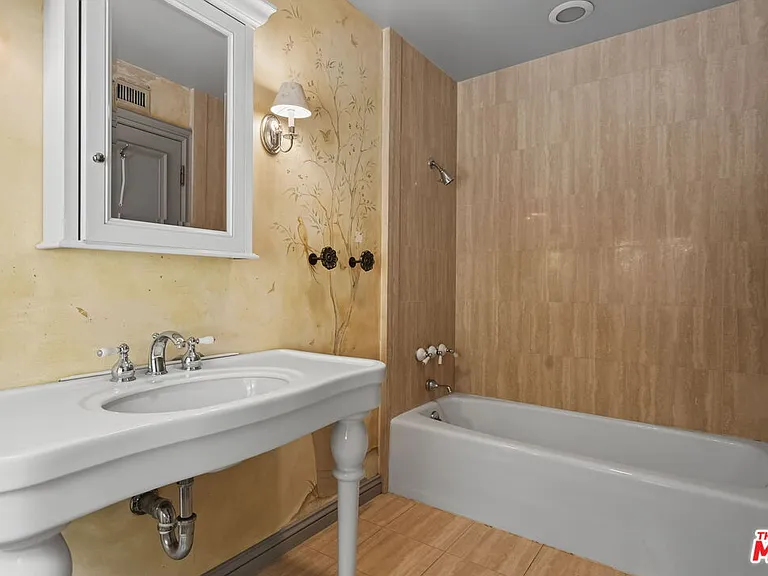 575 N Beverly Glen Blvd — Photo 29