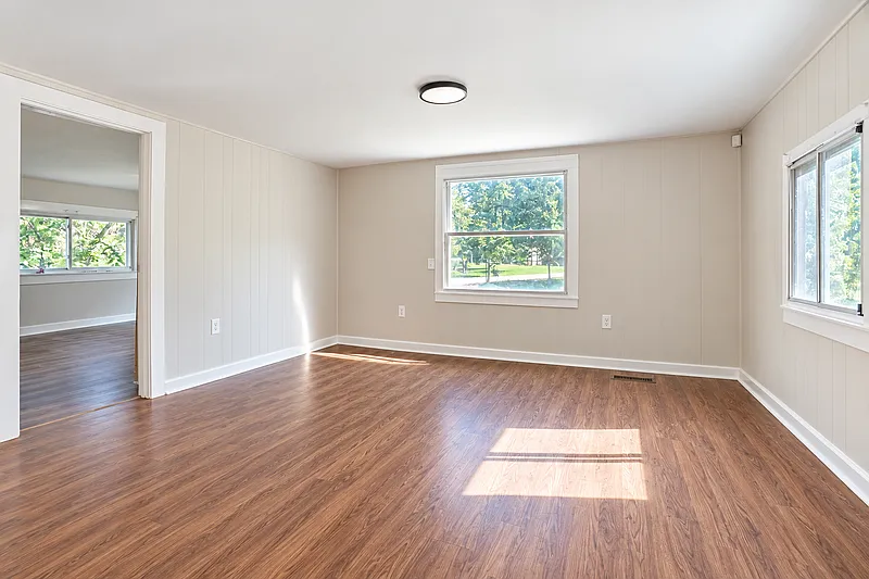 3 bed, 1.0 bath, 1292 sqft, $1,695 — Photo 3