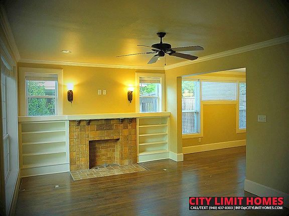 Living Room (1 of 2)