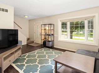 2005 W Roundtable Dr, Canton, MI 48188